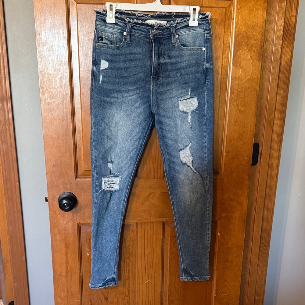 High-Rise Distressed Skinny Jeans in Medium Blue